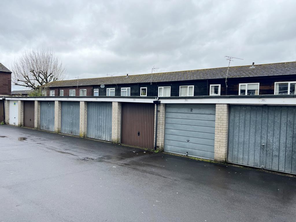 Lot: 120 - THREE VACANT FREEHOLD GARAGES - General view of garages